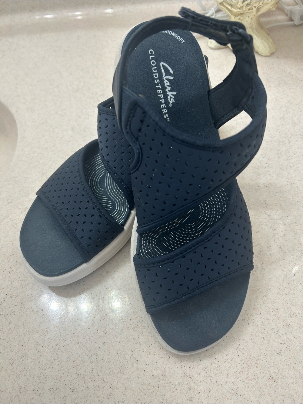 Clarks Navy Perforated Cloudsteppers Slingback Sandals - Picture 3 of 10